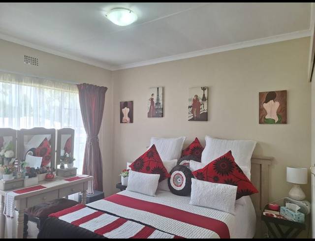 2 BEDROOM TOWNHOUSE FOR SALE IN DALVIEW